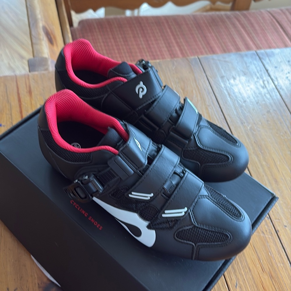 Women’s peloton shoes never used